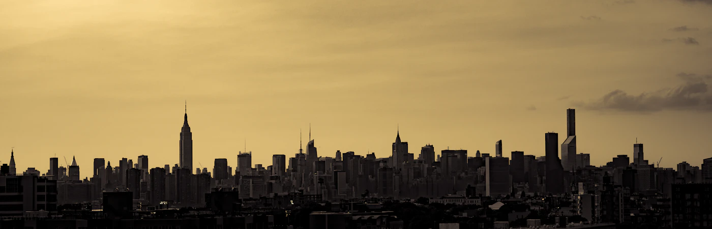 Panorámica del horizonte de Manhattan al anochecer, Nueva York, Estados Unidos