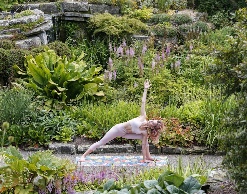 woman doing yoga during daytime