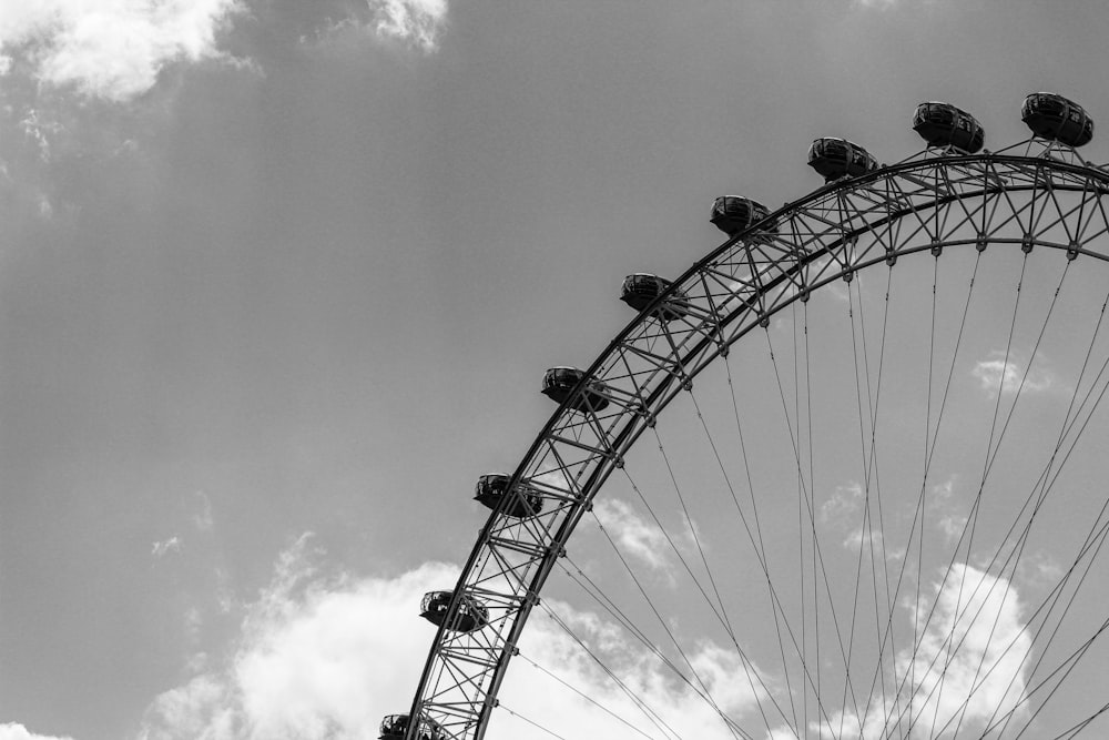 Ferris wheel during day