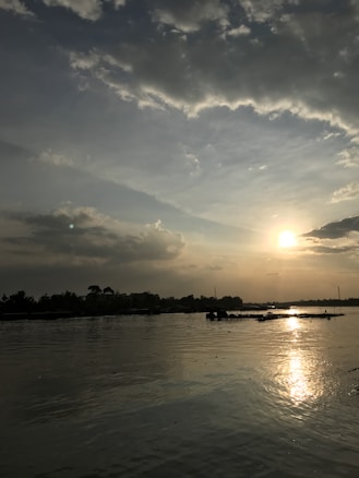 Photo 1573730827044 7bdca96d445d?q=85&w=584&h=438&fit=crop