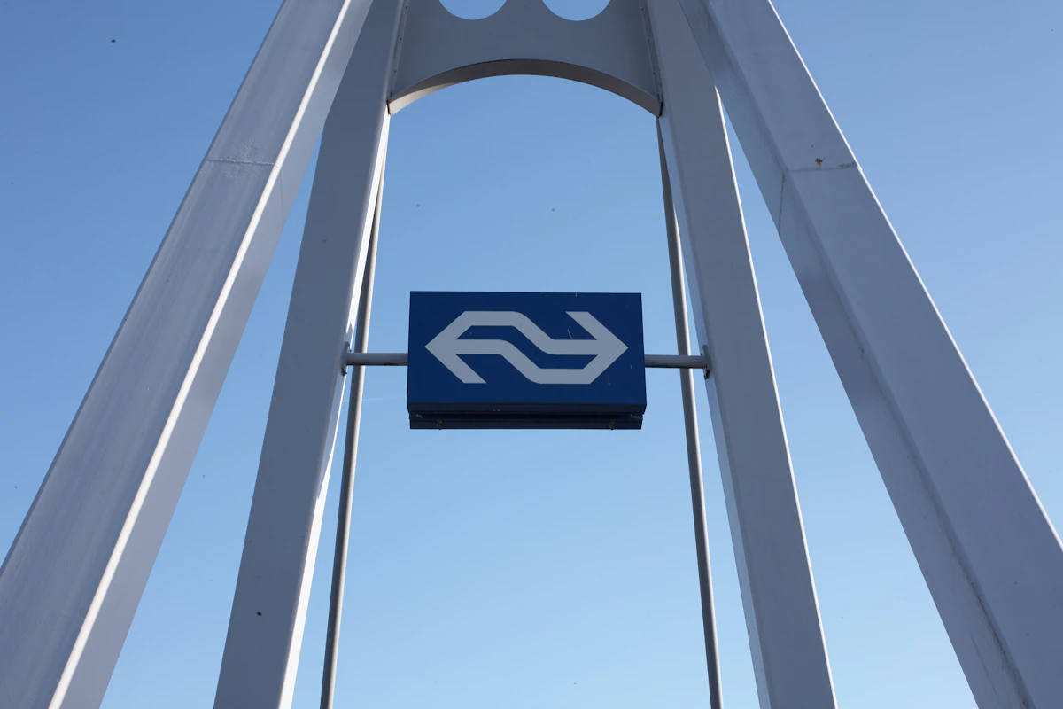 Comparison between Bluesky's normal view and a screenshot showing the logo
