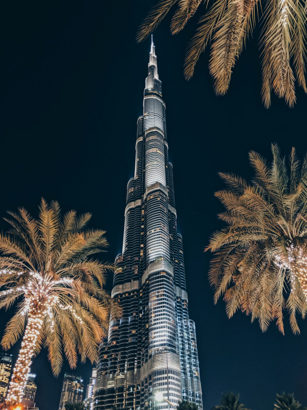 foto dal basso del Burj Khalifa