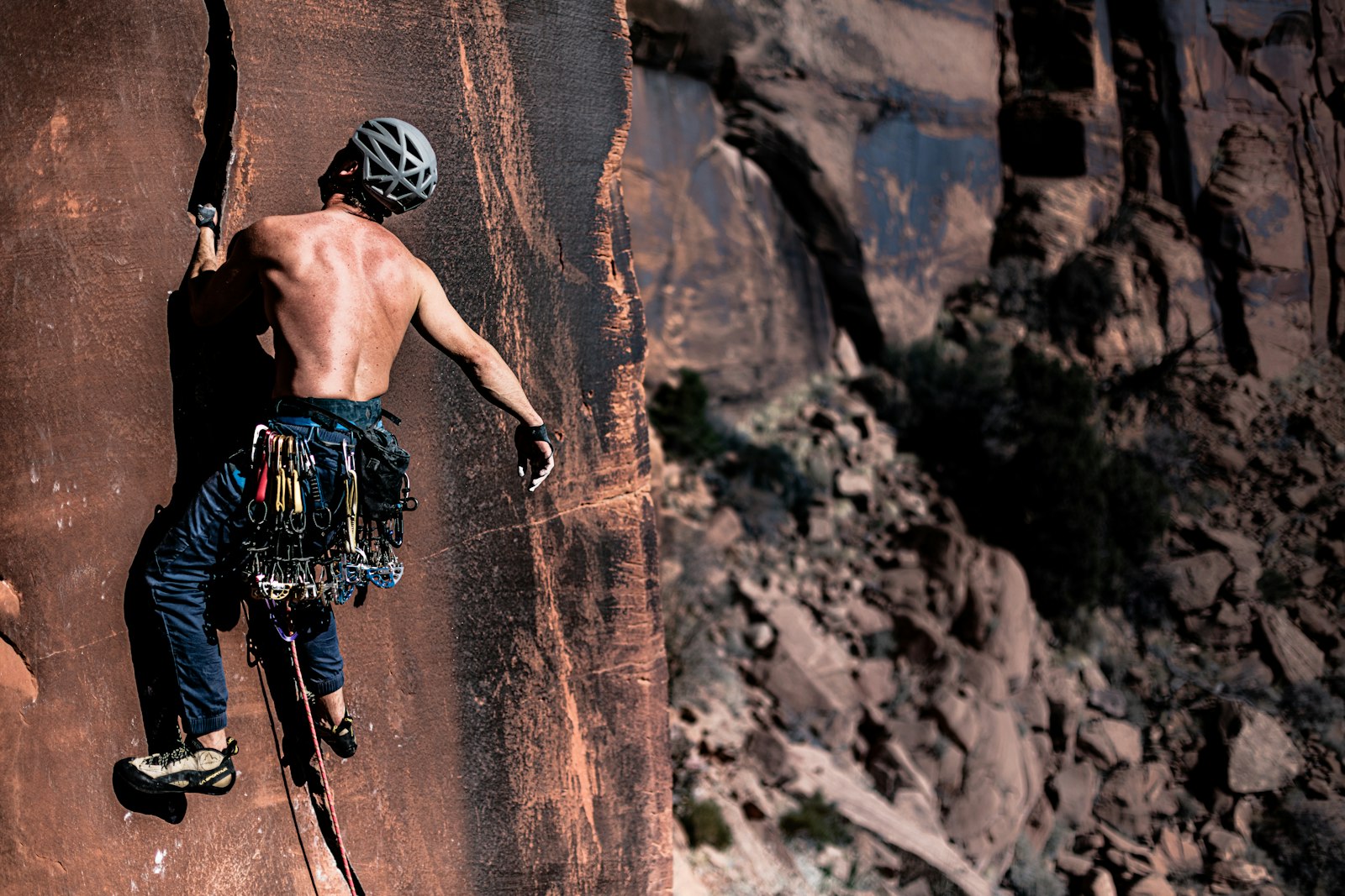 Canon EOS 5DS + Canon EF 50mm F1.4 USM sample photo. Man climbing on cliff photography