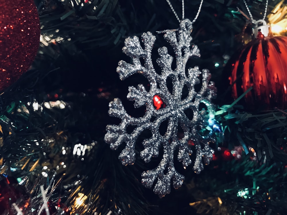 shallow focus photo of gray snowflakes hanging decor