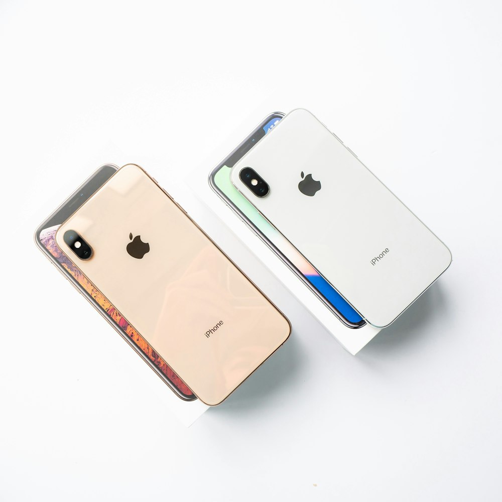 gold iPhone Xs Max near silver iPhone Xs Max