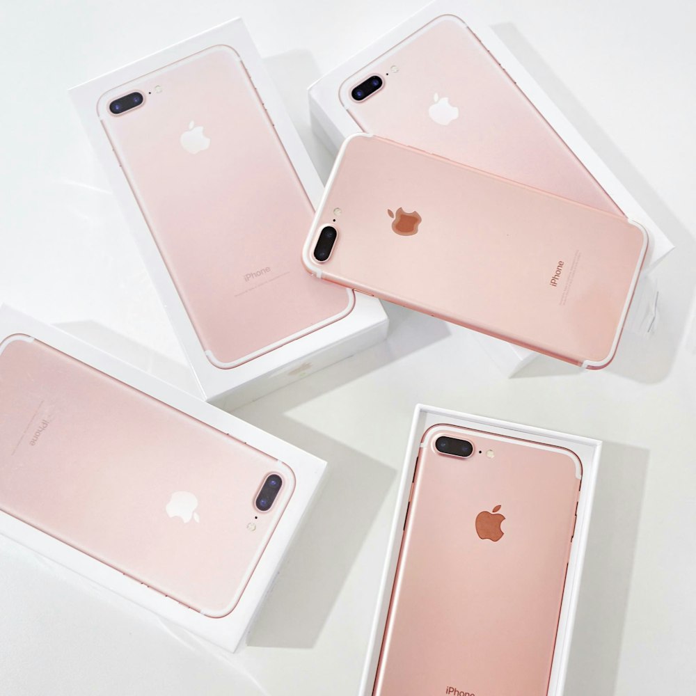 Foto Iphone 7 plus de oro rosa con cajas – Imagen Electrónica gratis en  Unsplash