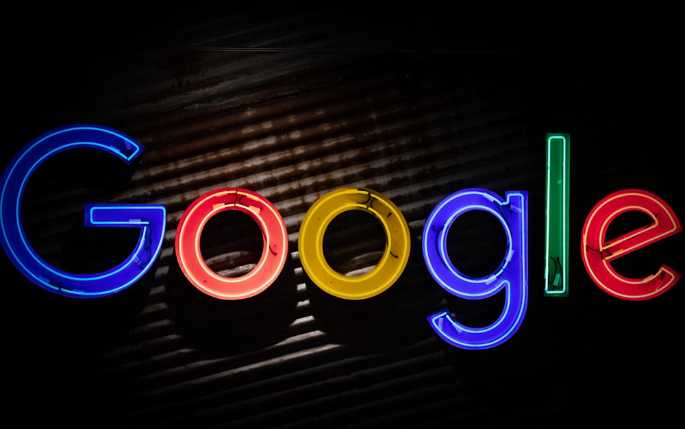 Google 로고 네온 불빛 간판