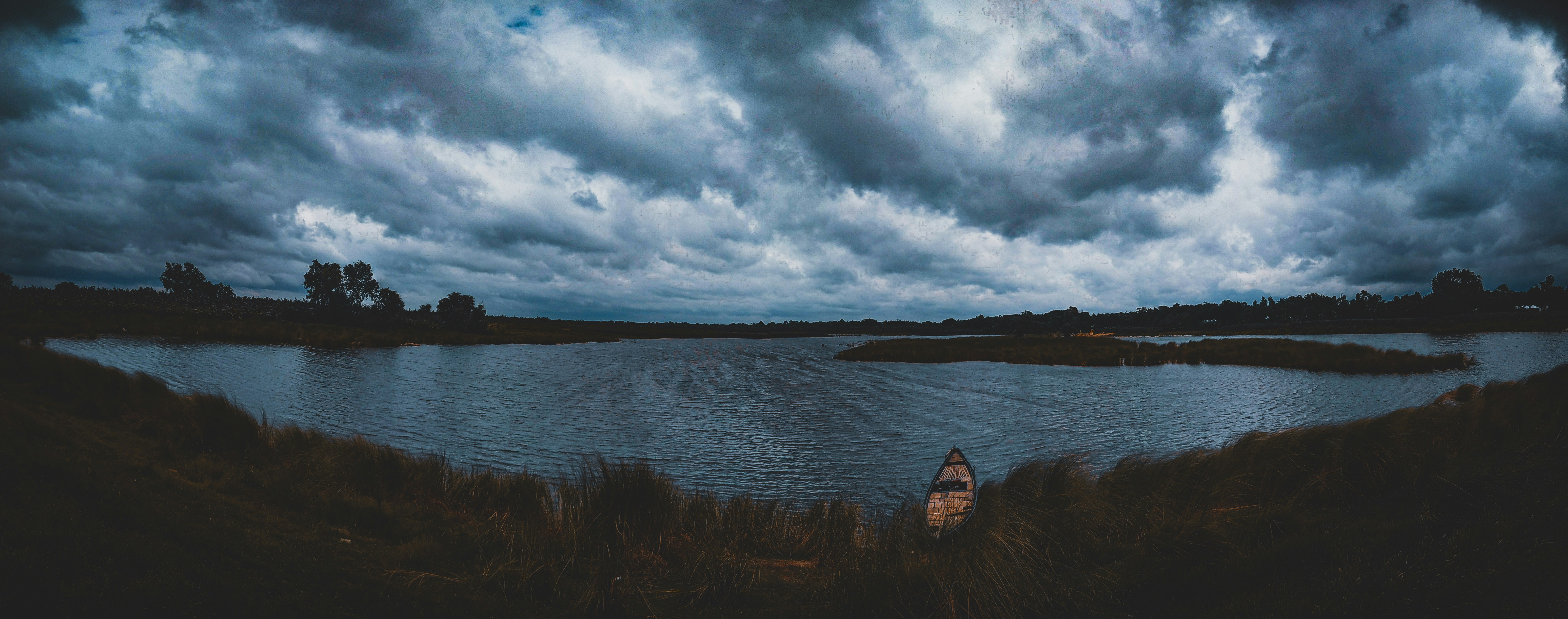 Photo by monirhasnan