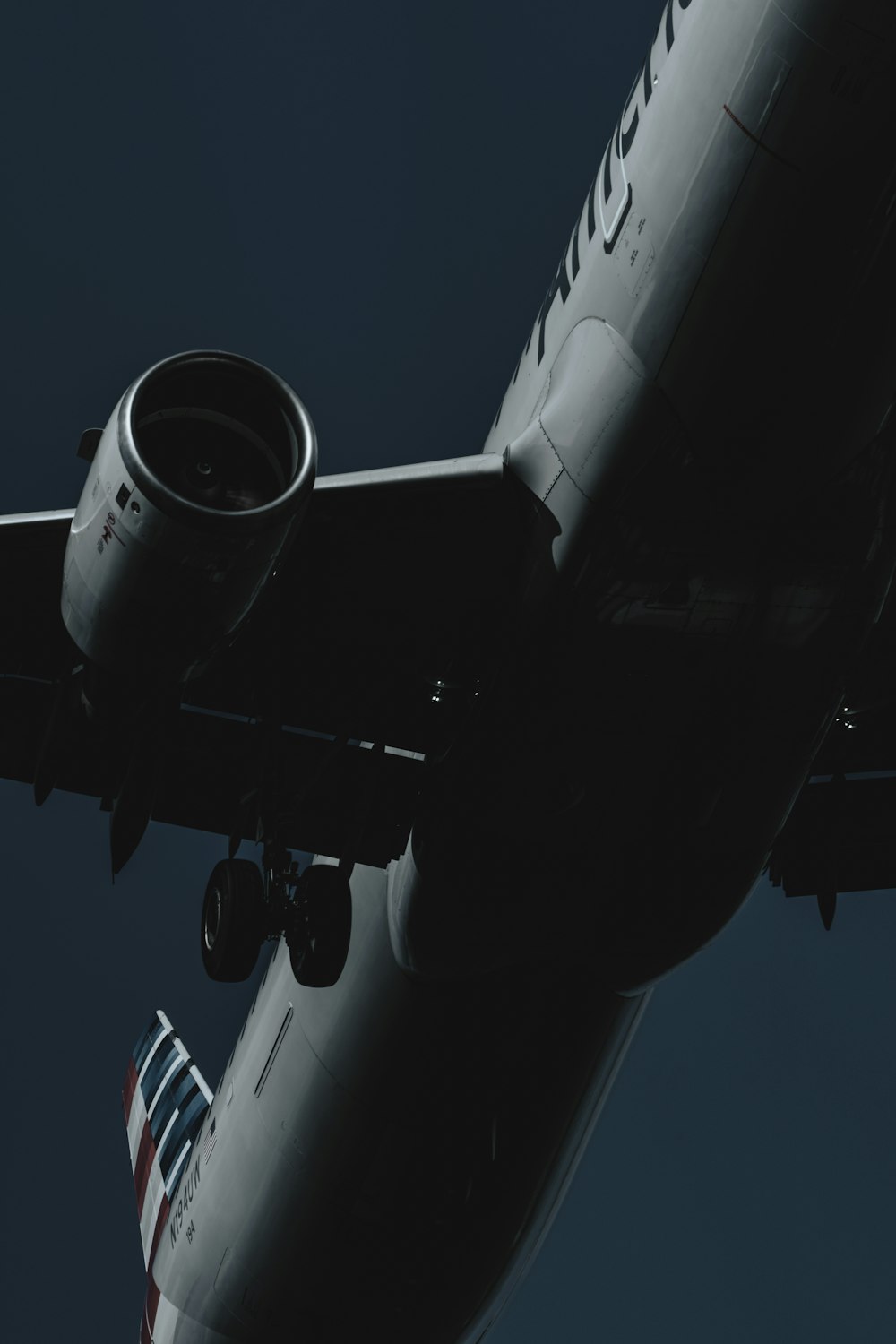 shallow focus photo of gray airplane