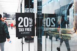 20% off tax free signage