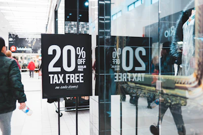 20% off tax free signage