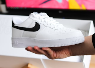 unpaired white and black Nike Air Force 1 low-top shoe