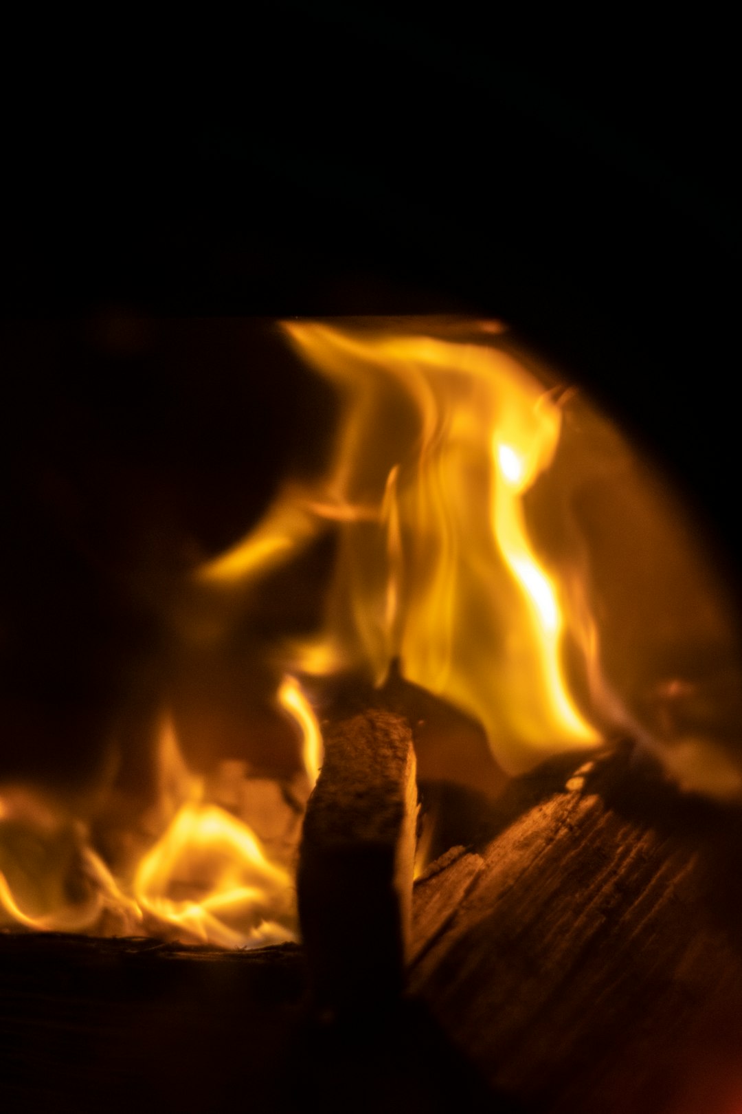 photography of yellow flame