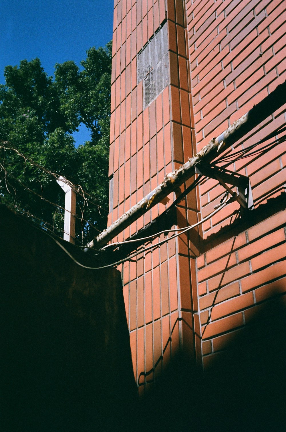 brown concrete building