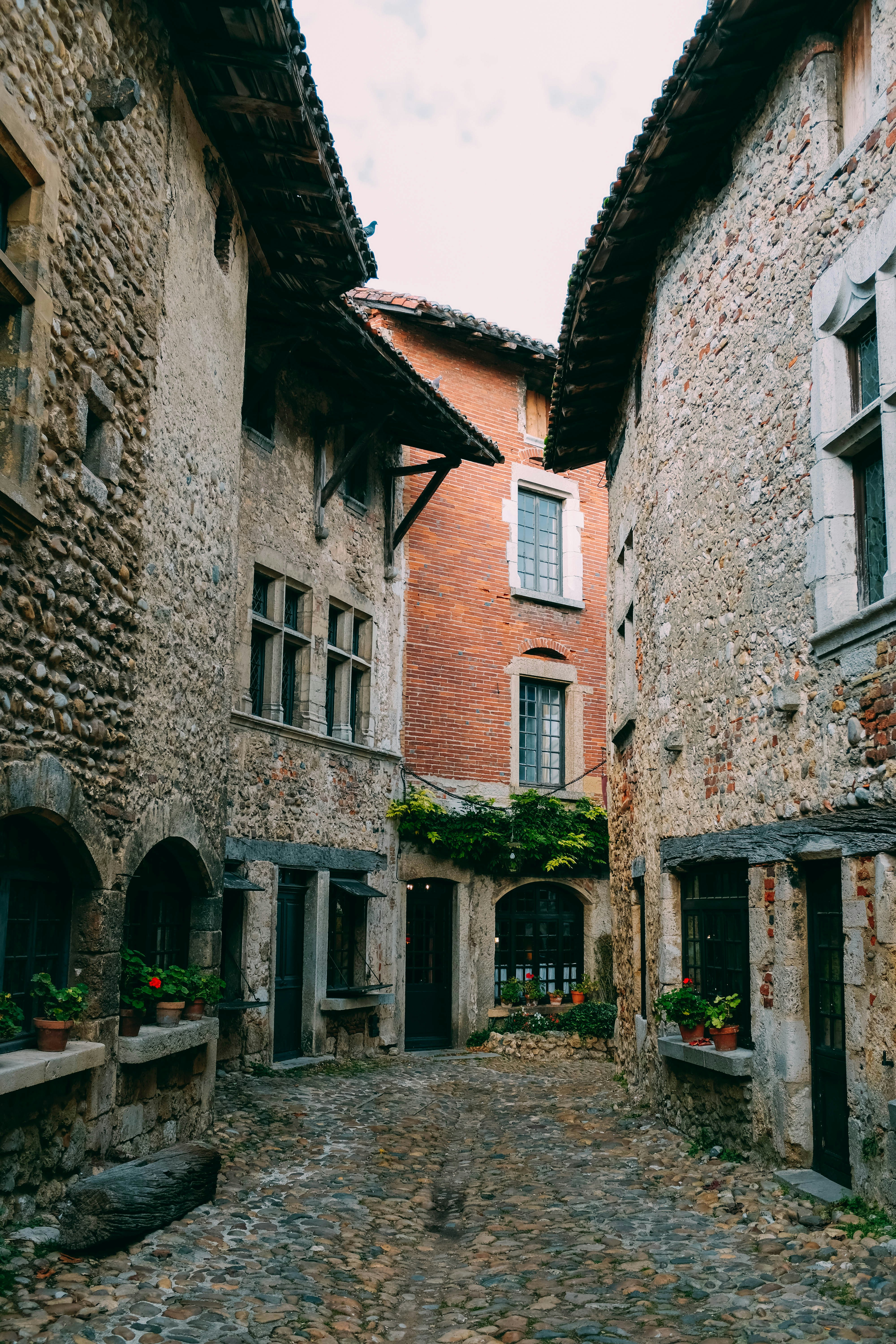 Photo by adrienolichon