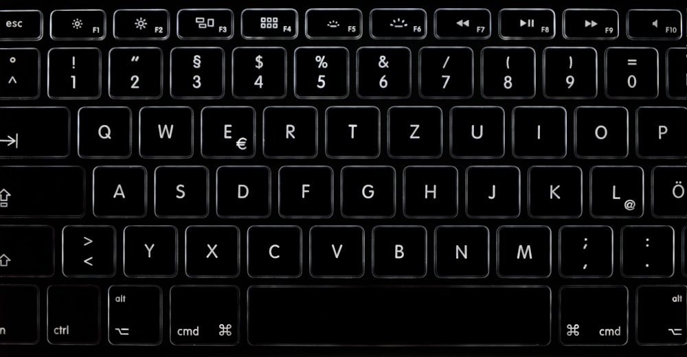 teclado de computadora negro
