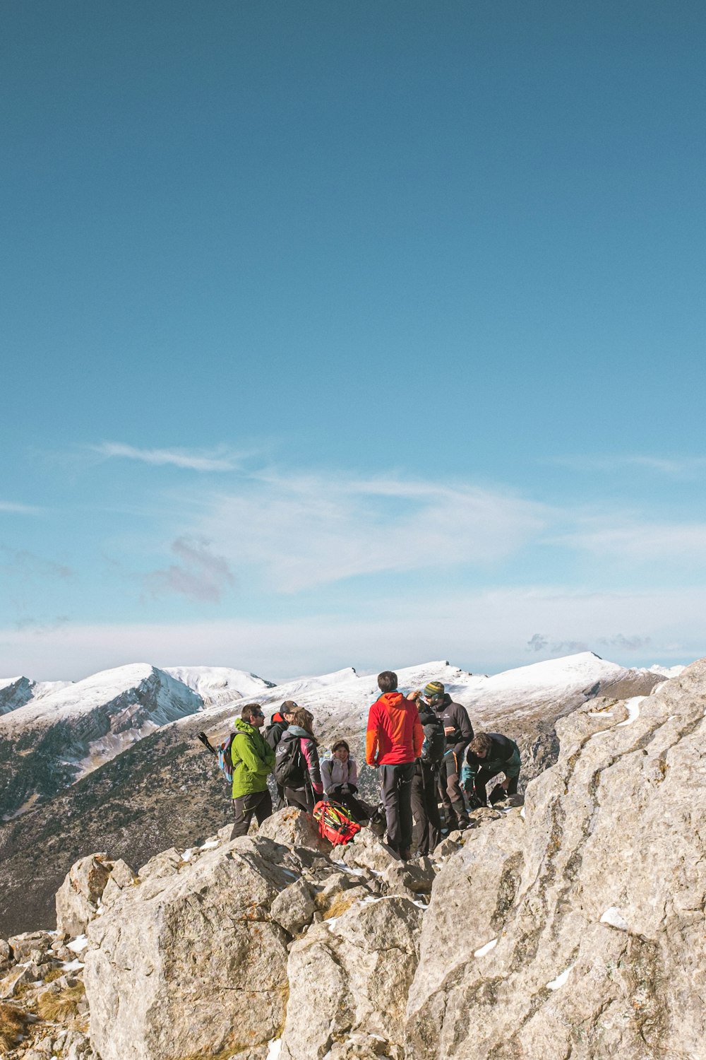 Menschen am Berg tagsüber