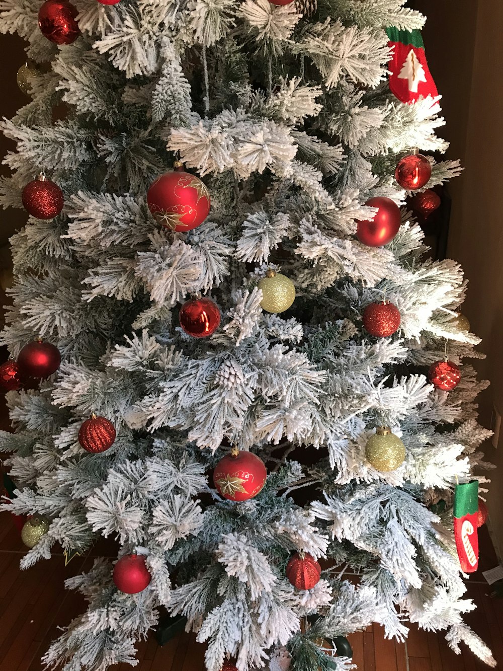 Árvore de Natal com enfeites