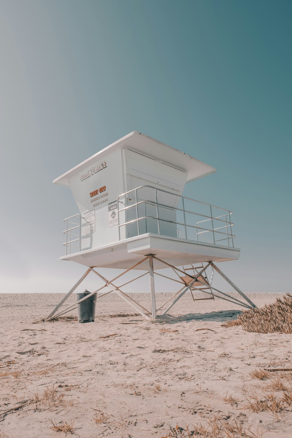 white wooden life guard house tower scenery