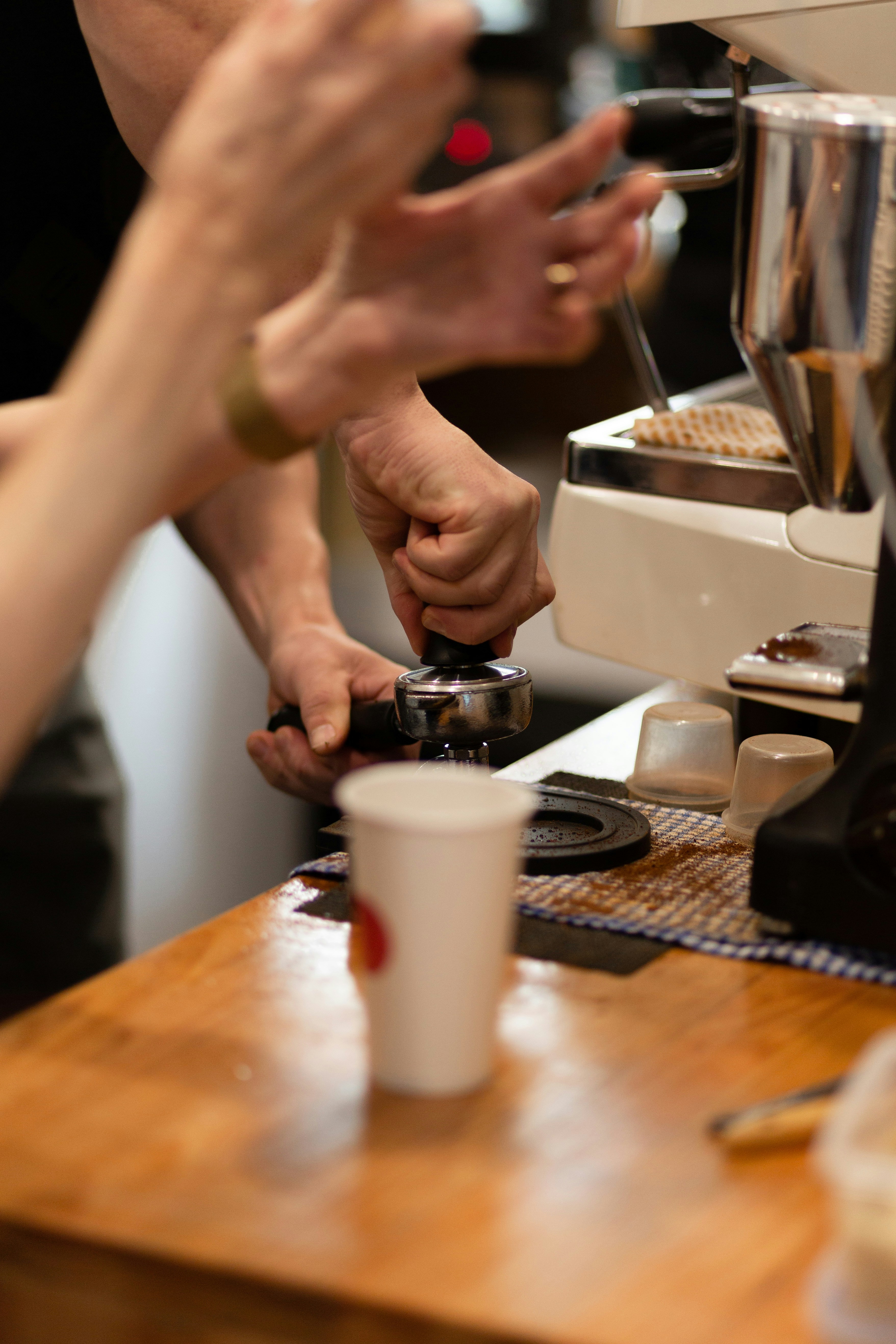 weißer Einwegbecher