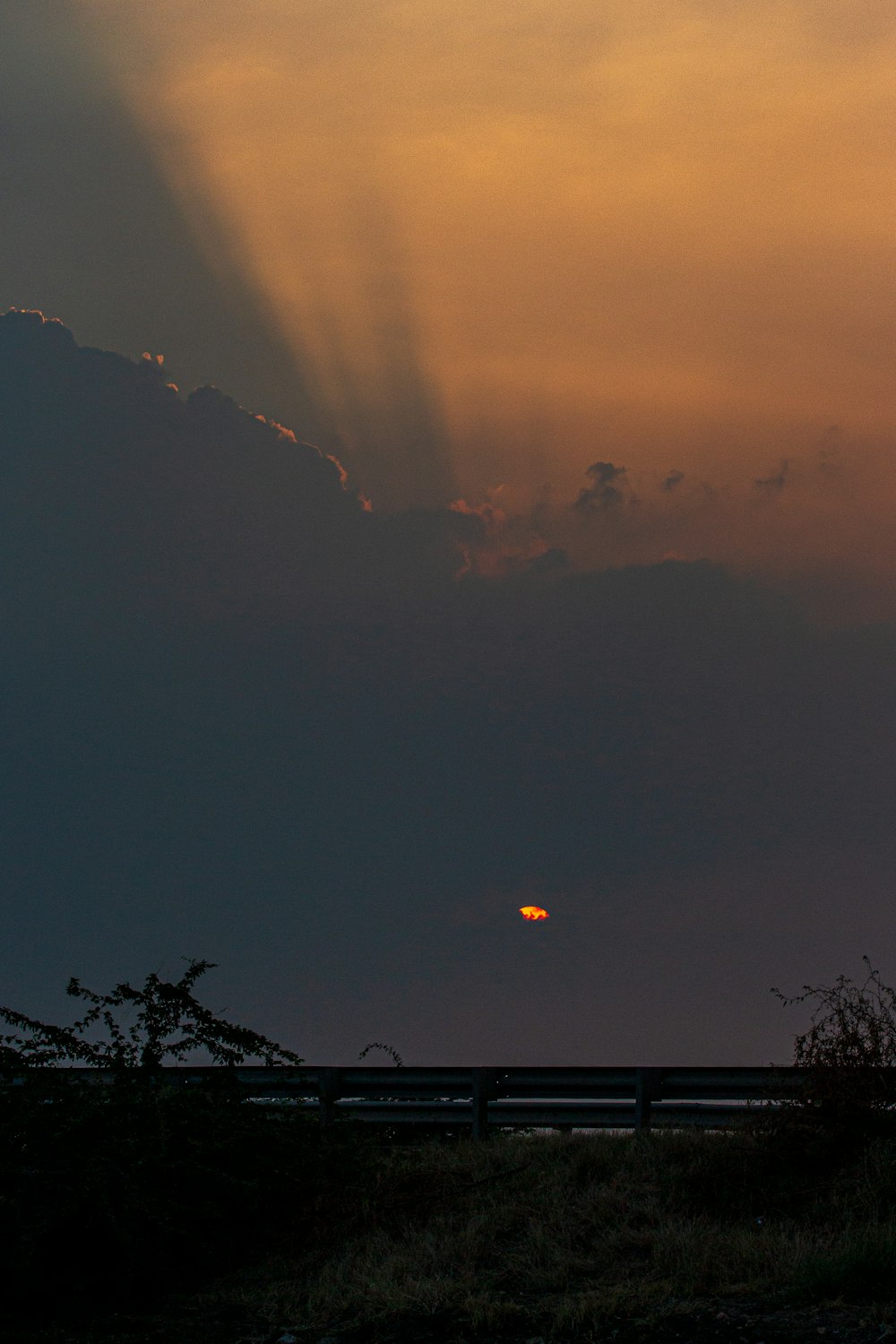 mer de nuages au coucher du soleil