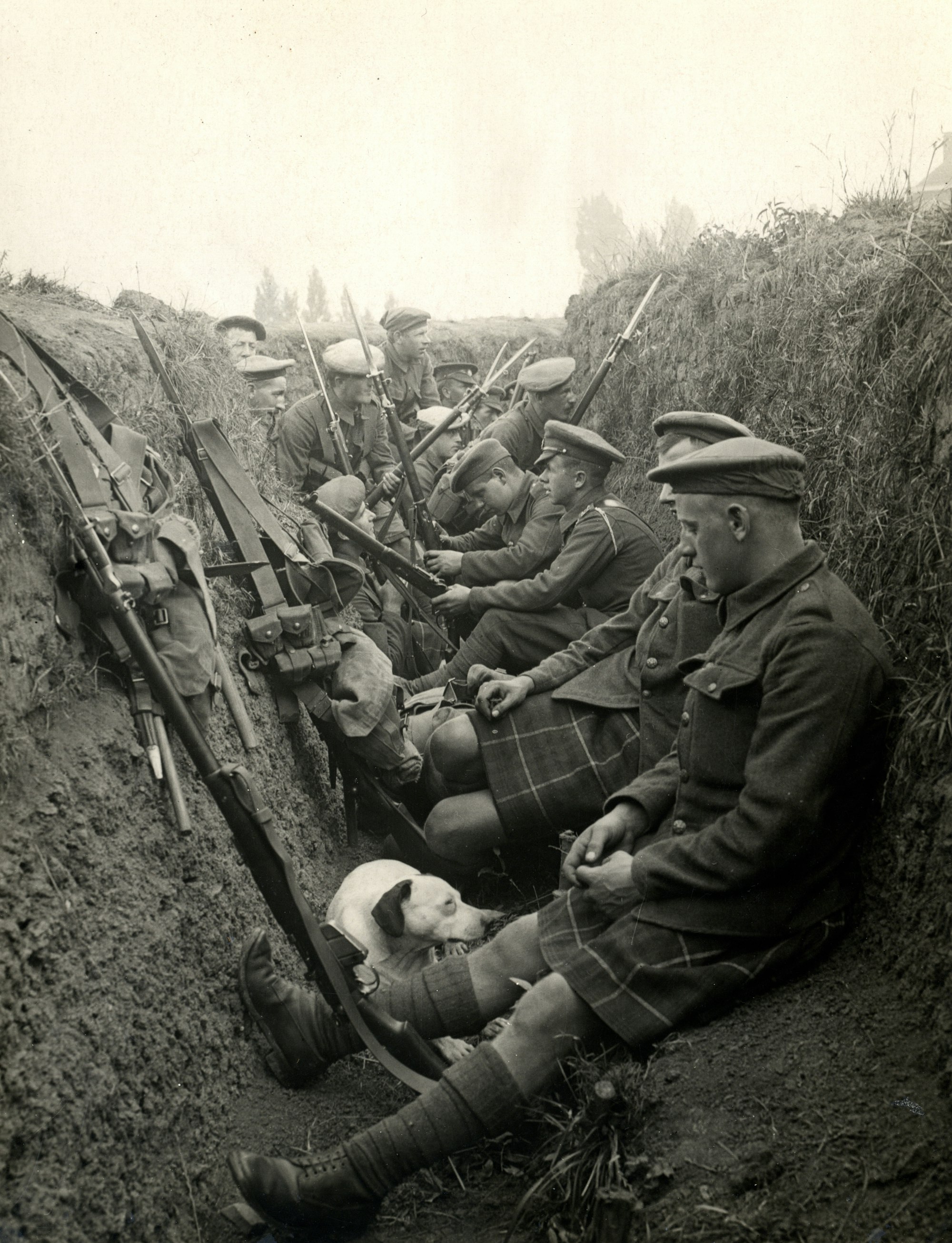 1914, World War 1. Highland Territorials in a trench. Photographer: H. D. Girdwood.