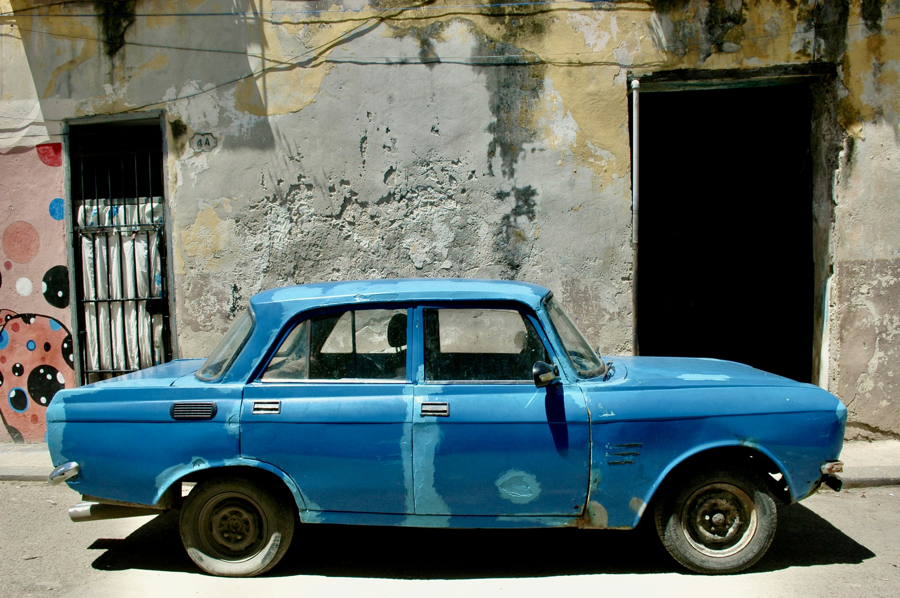 vaz 2106 in the streets of Havana