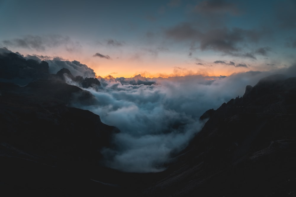 Montaña durante el día