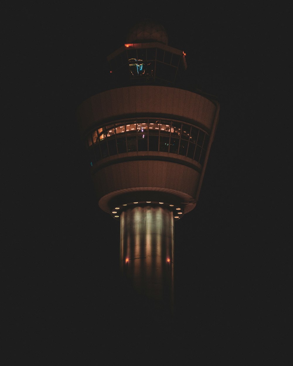 Eingeschaltete Lichter am Turm