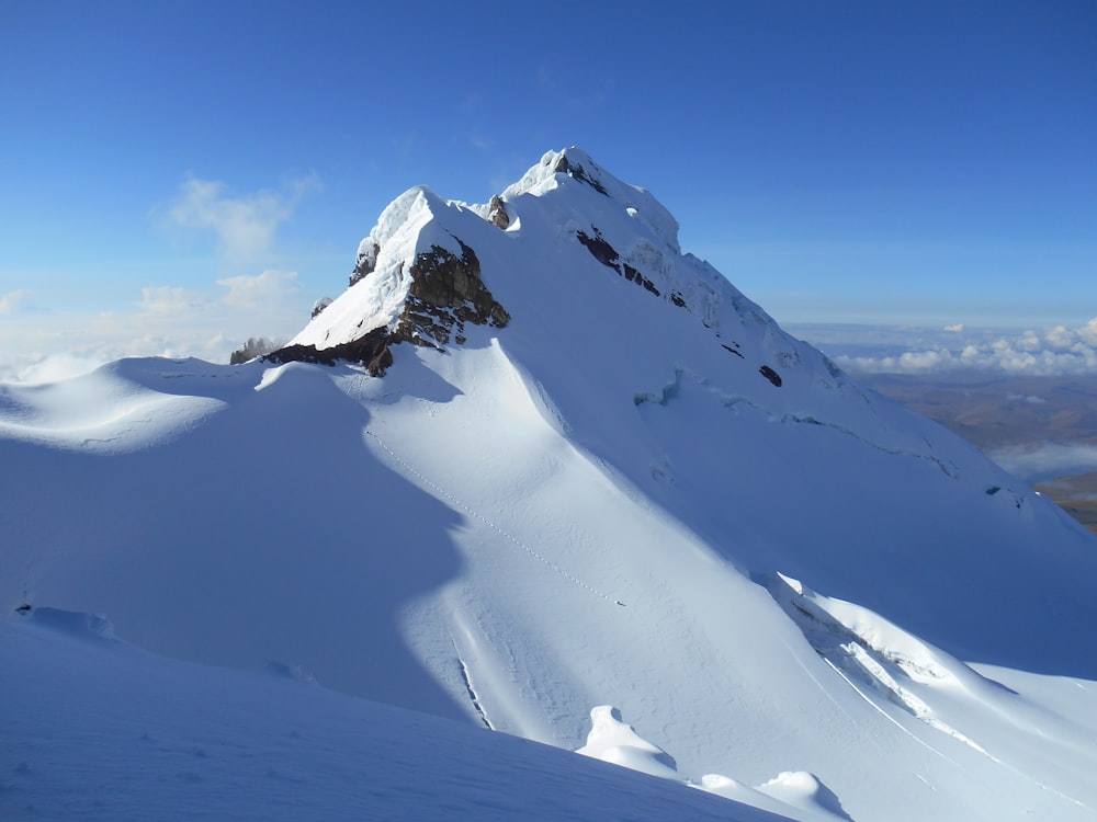 white snow mountain