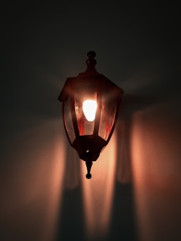 shallow focus photography of pendant lamp
