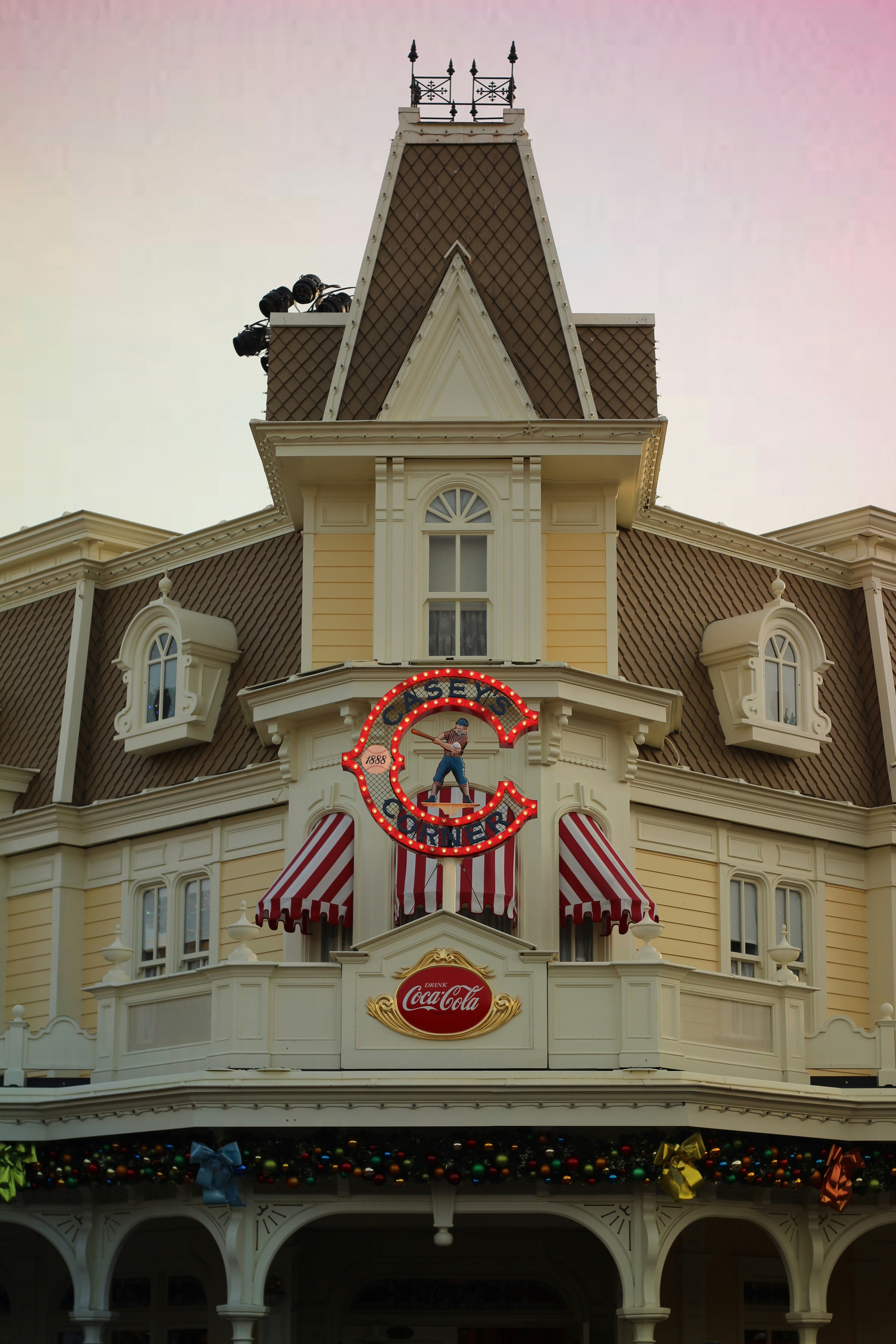 disneyland parís christmas decorations