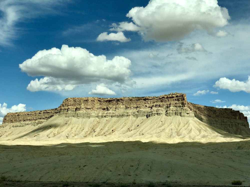 mountain under cloudy sky