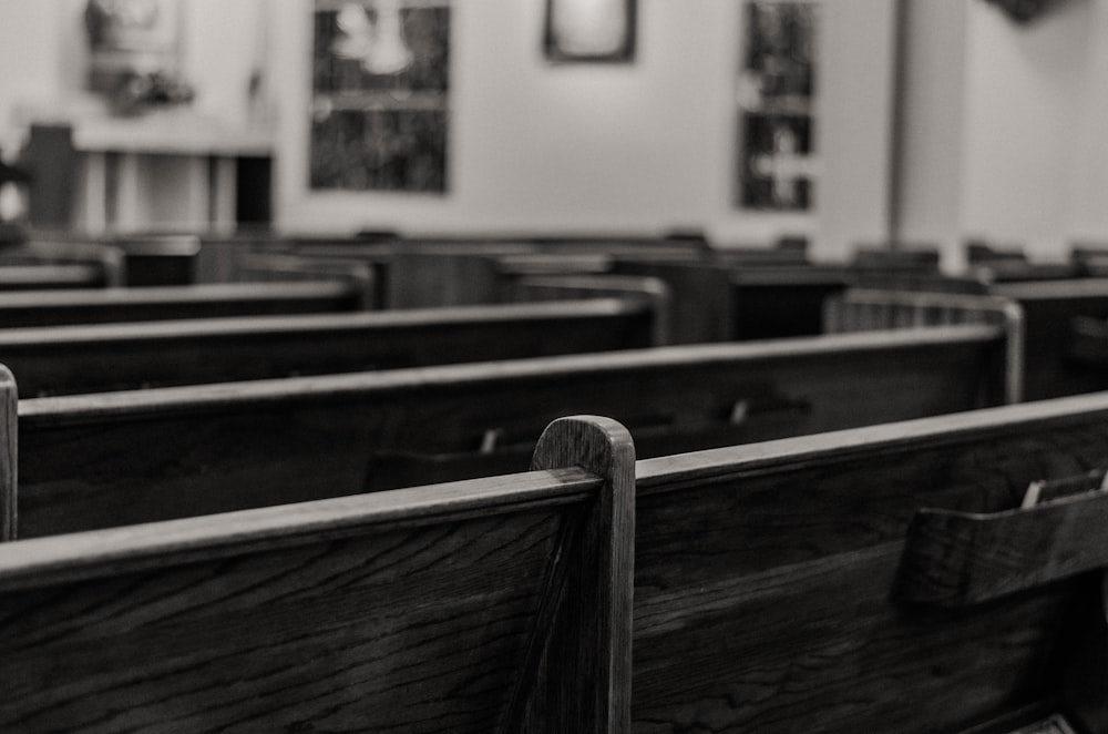 empty church pews