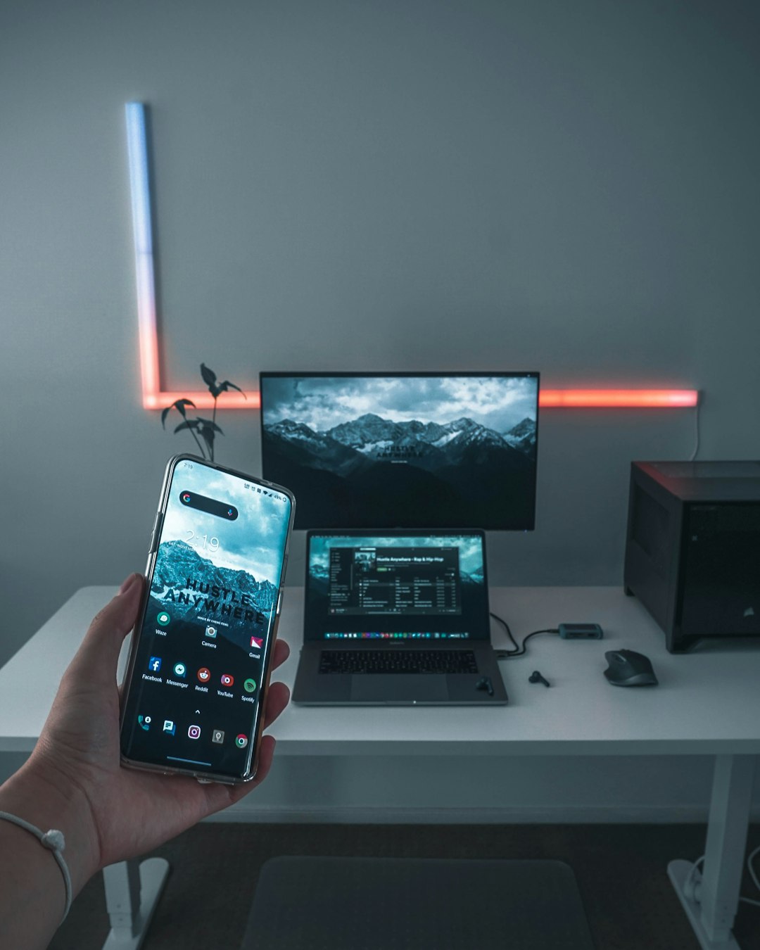 Smartphone displaying network connectivity