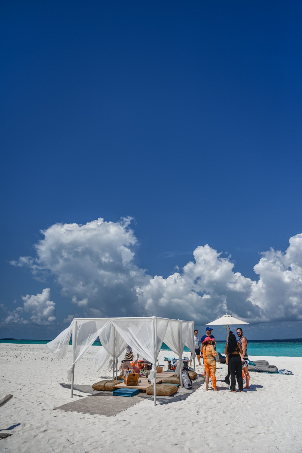 groupe de personne sur la plage