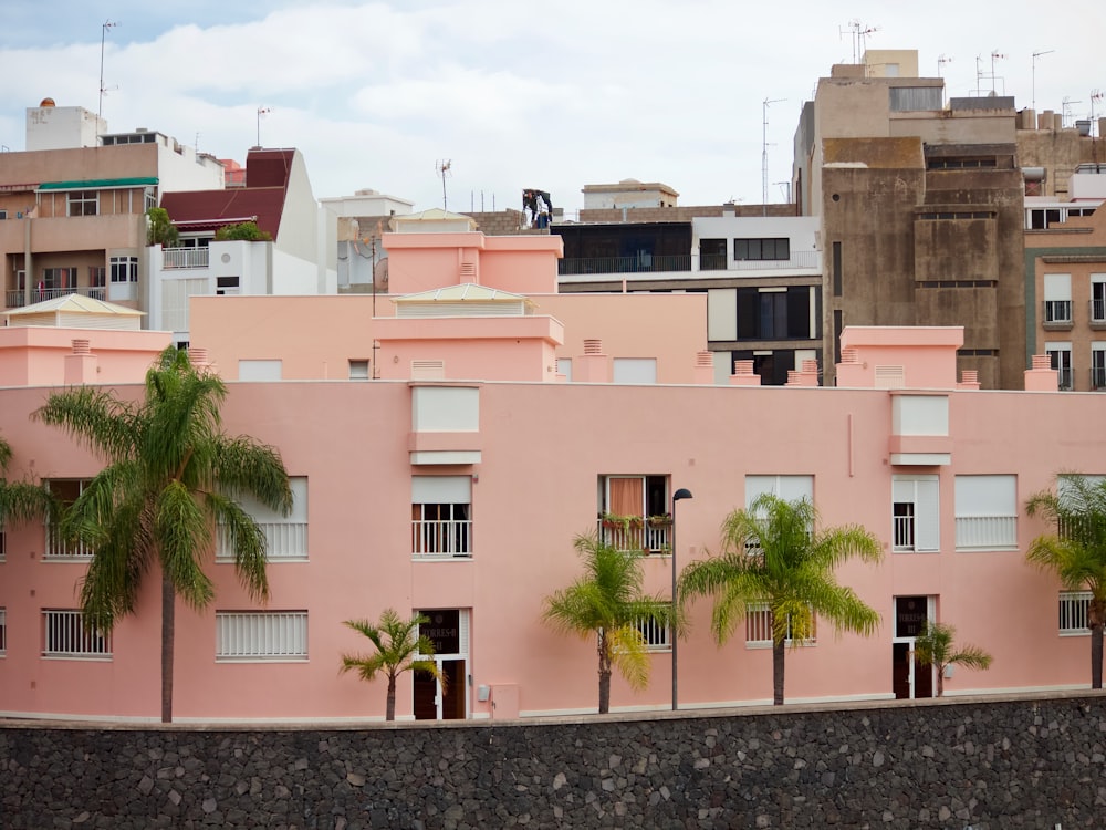 ピンクのコンクリートの家