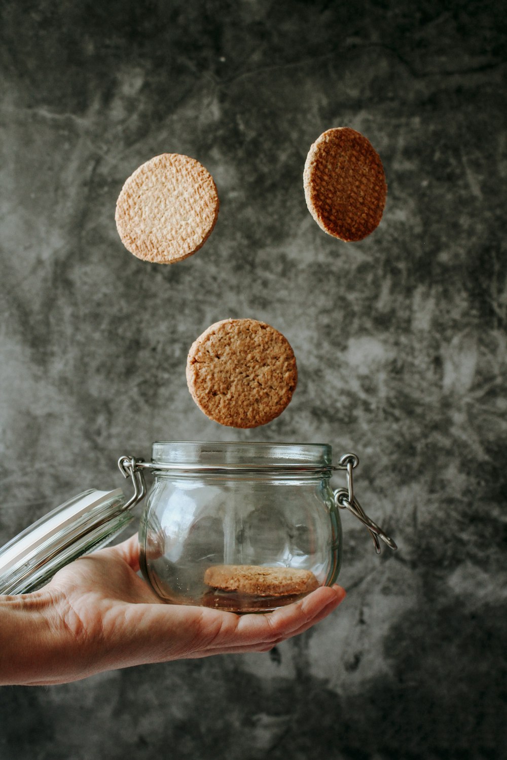 clear glass cookie jar