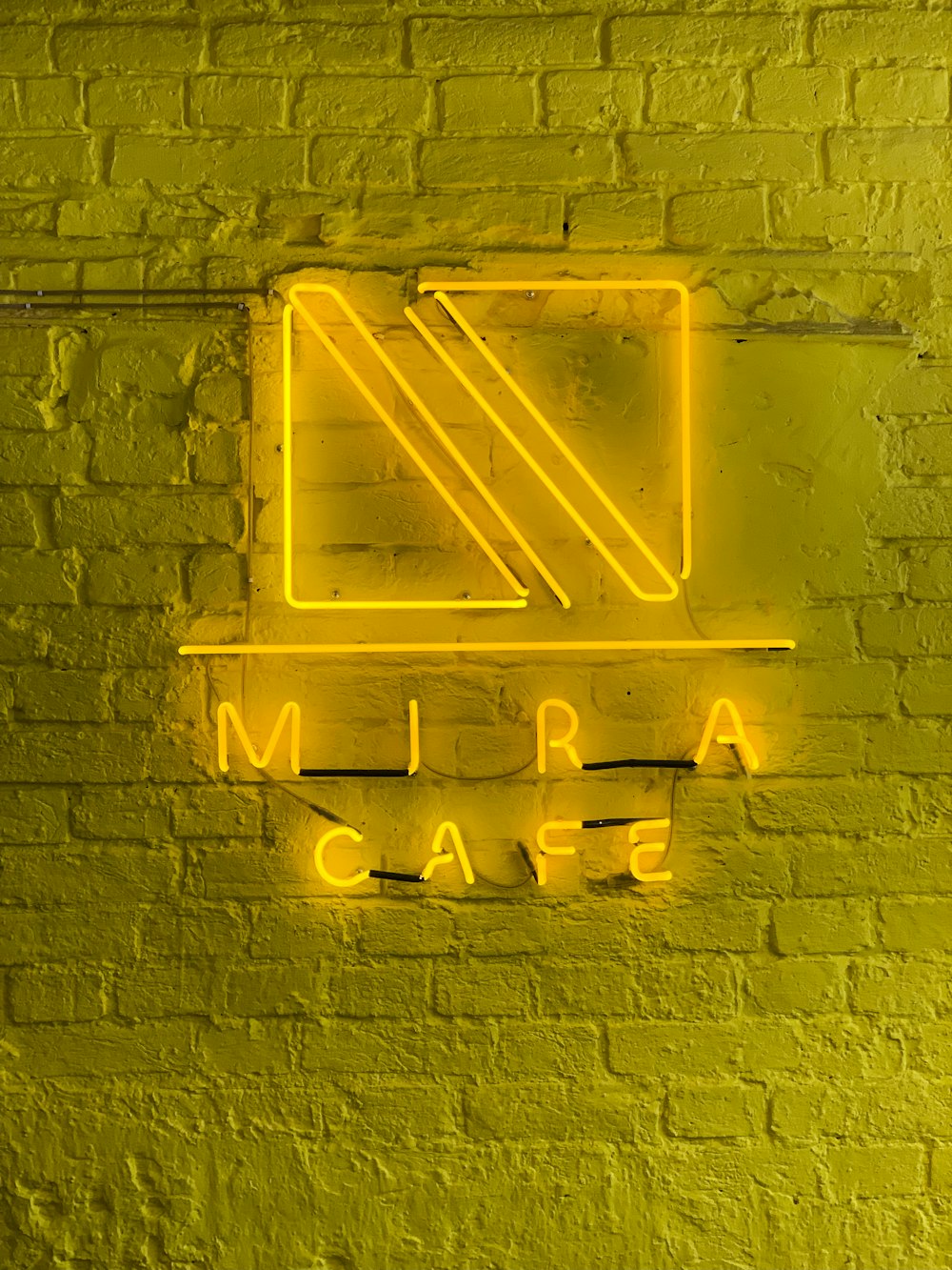 Mira Cafe Neon-Beschilderung