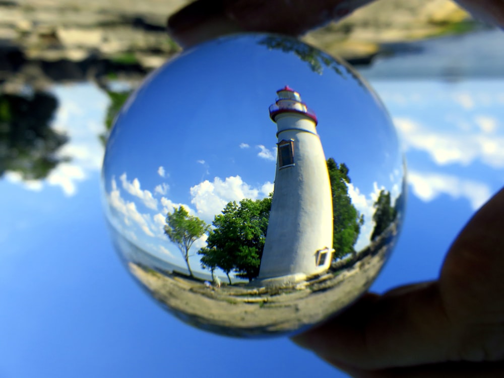 shallow focus photo of white lighthouse