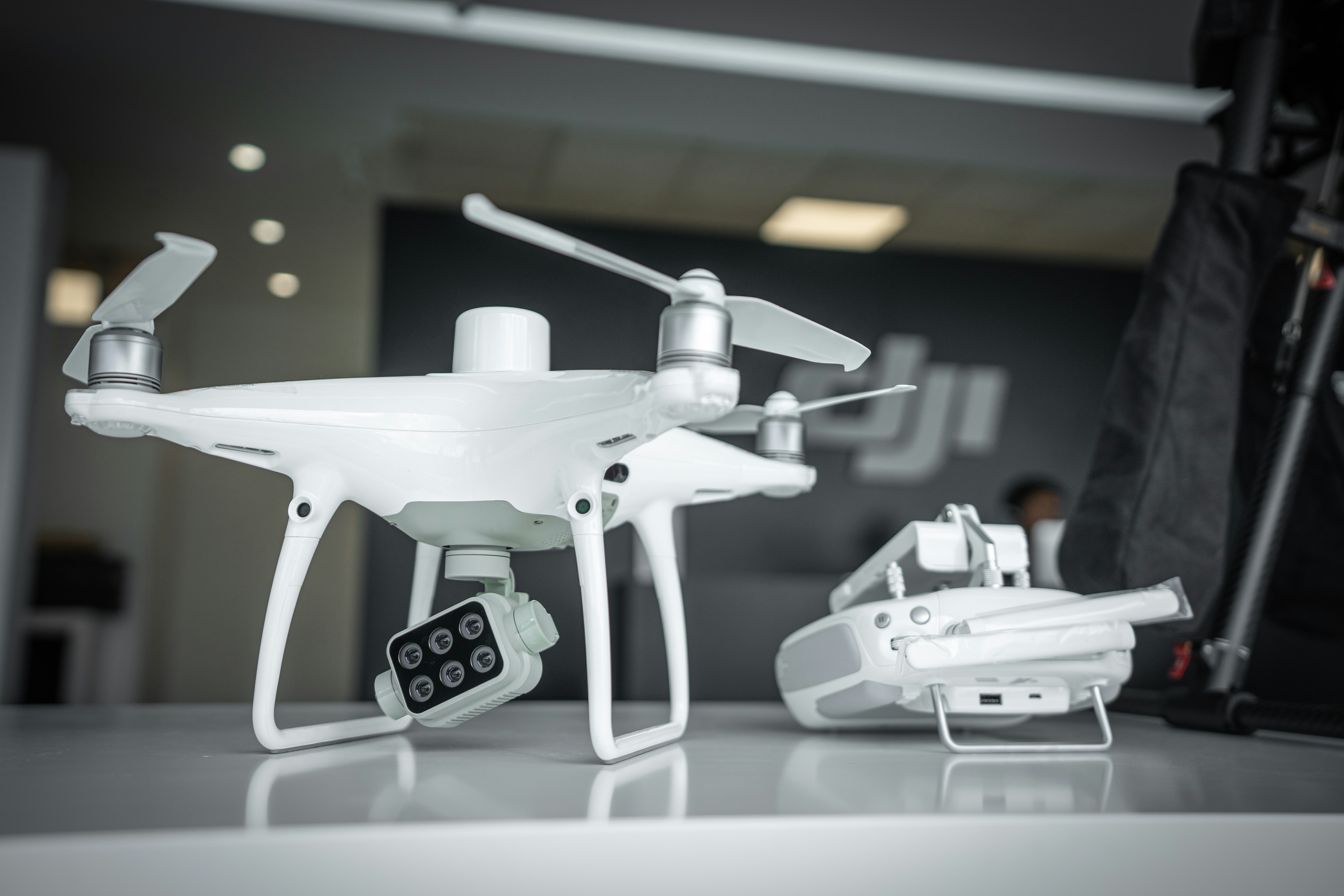 UAV Expo Auckland Showcases Drone Window Cleaners, Lifters