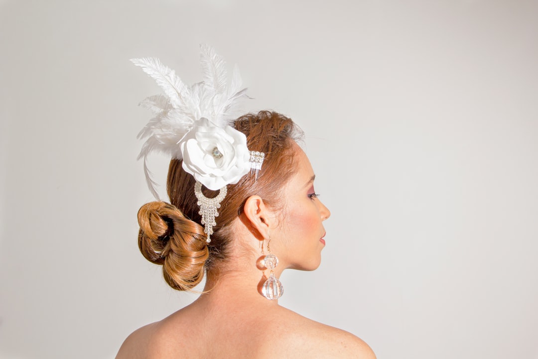 white flower-accent hair clip on woman's hair