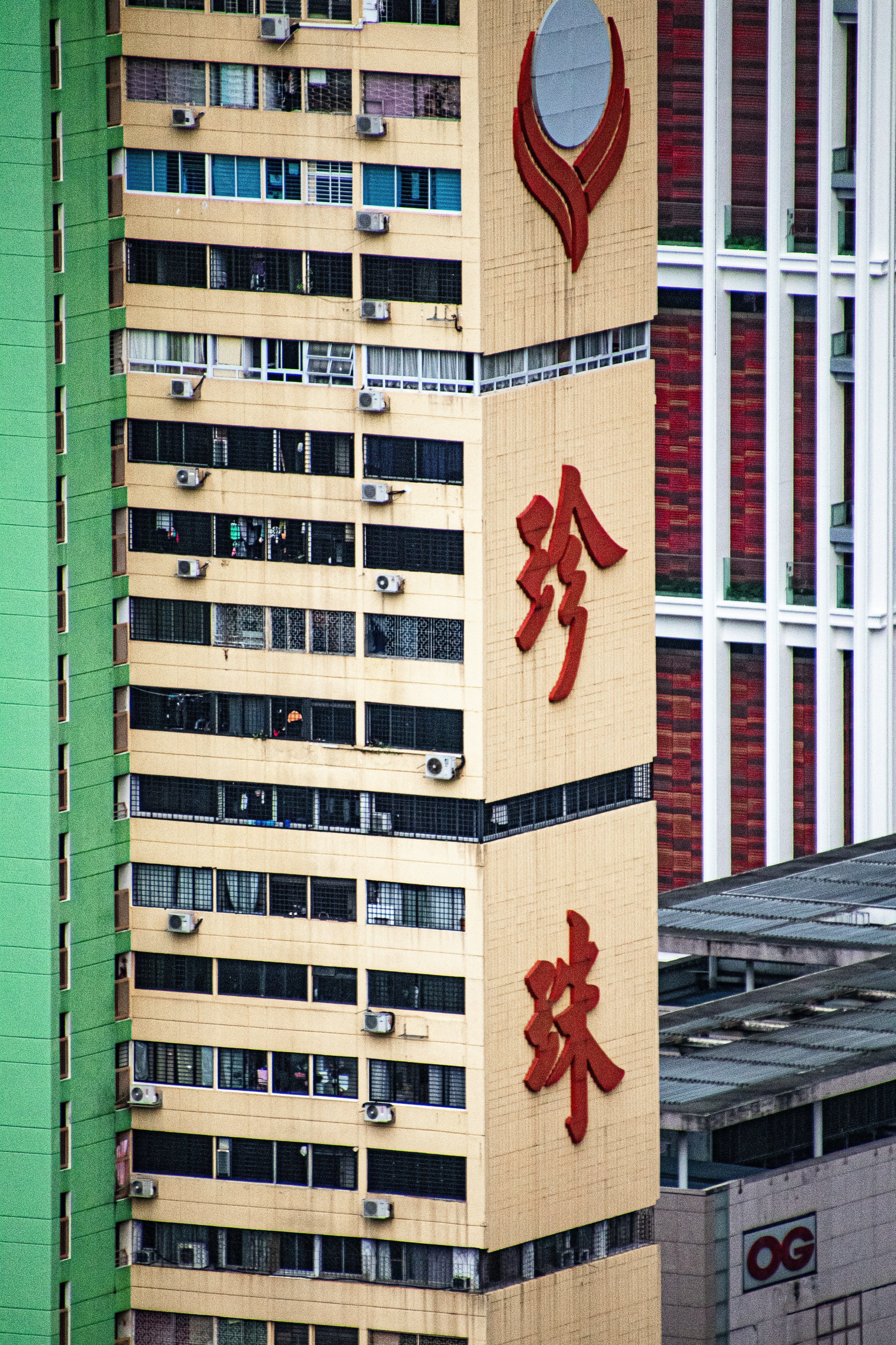 kanji sign on building