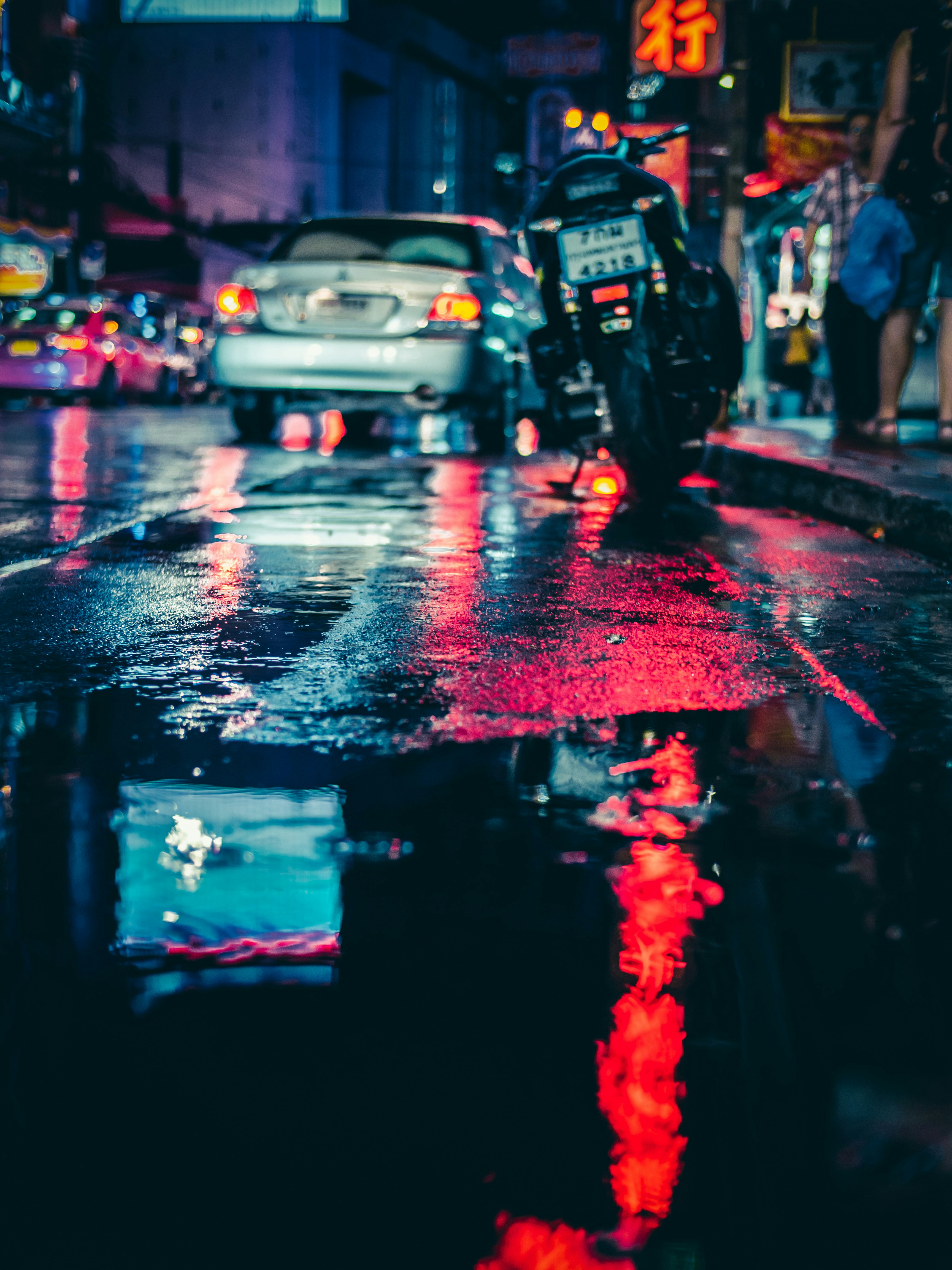 rainy car, wet pavement, urban night, reflective asphalt, ilustrasi artikel  Moody Rain and Wet Asphalt Car Backgrounds: Capturing the Essence of Urban Aesthetics 4