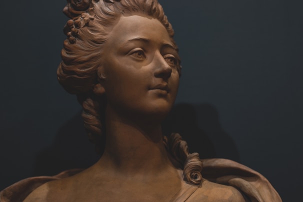 A delicate sculpture capturing the strength and grace of modern Argentine women.