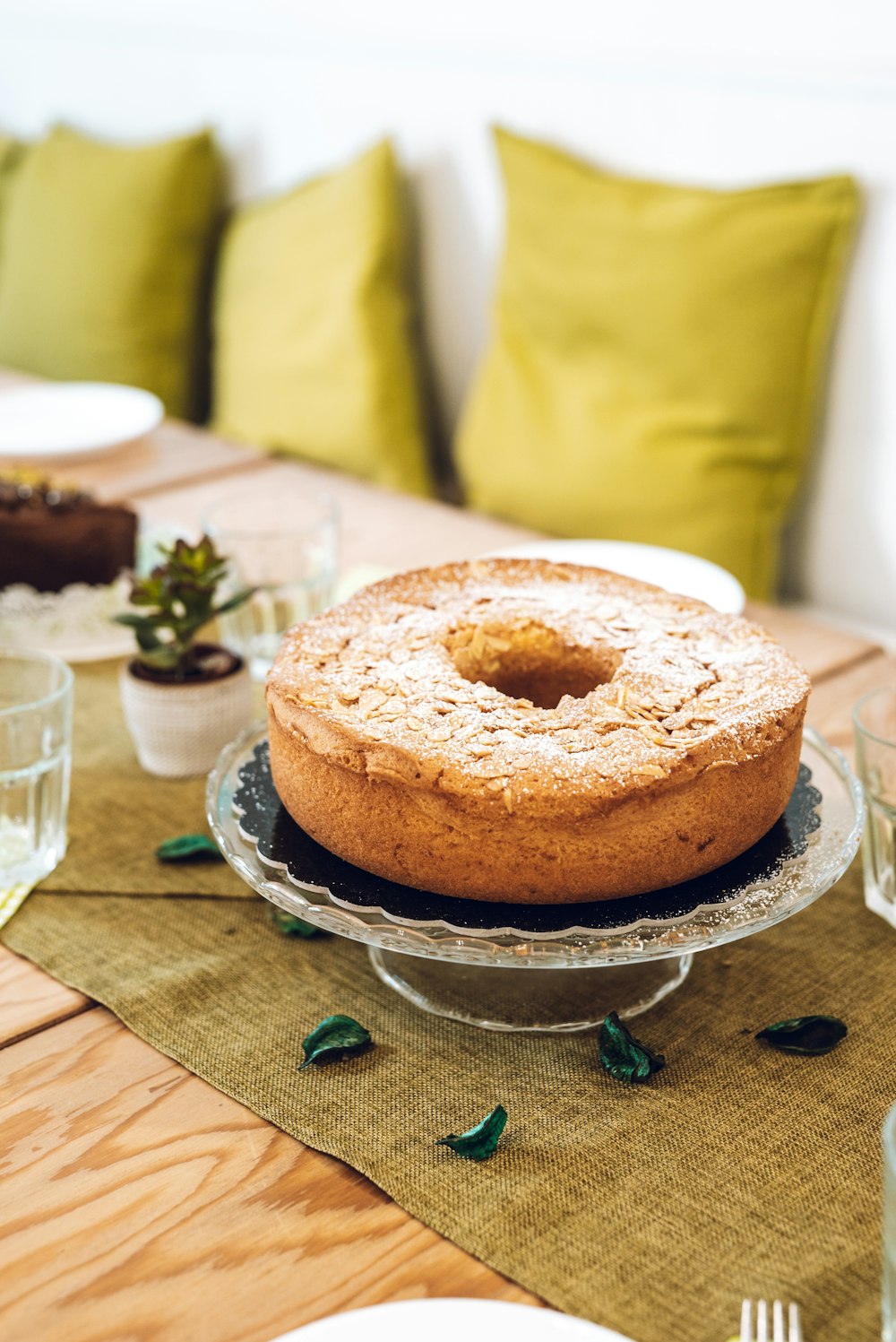 cake on stand