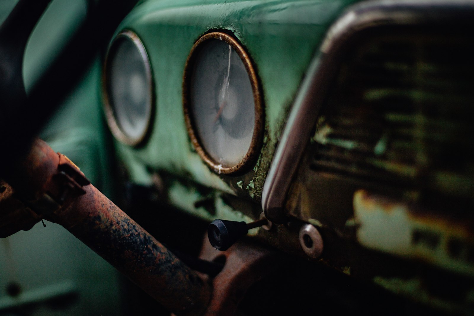 Canon EOS 5DS + Canon EF 50mm F1.4 USM sample photo. Classic teal vehicle steering photography