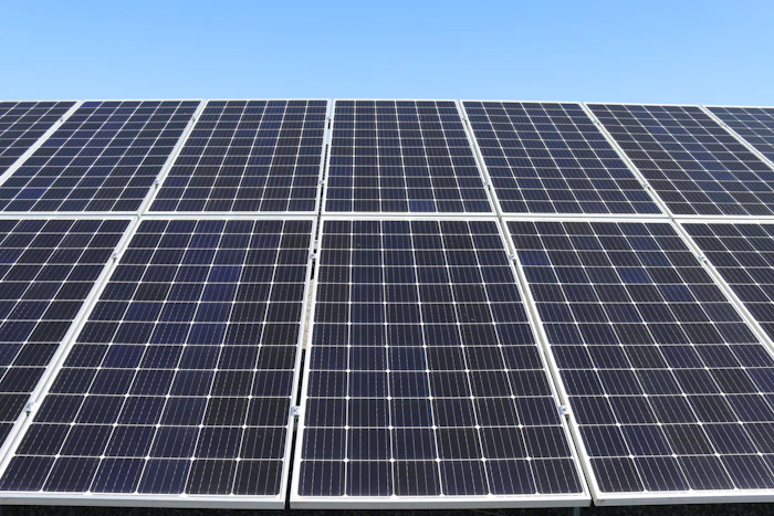 Panouri fotovoltaice pe spatii comerciale