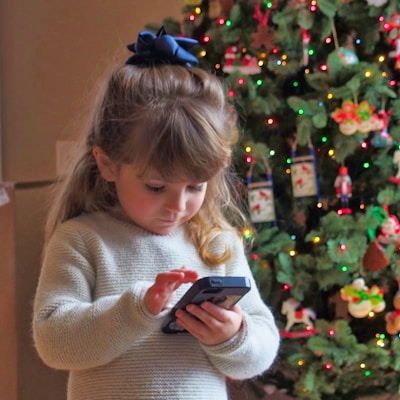 Bring the joy of Christmas to your child by getting the Santa Claus phone number