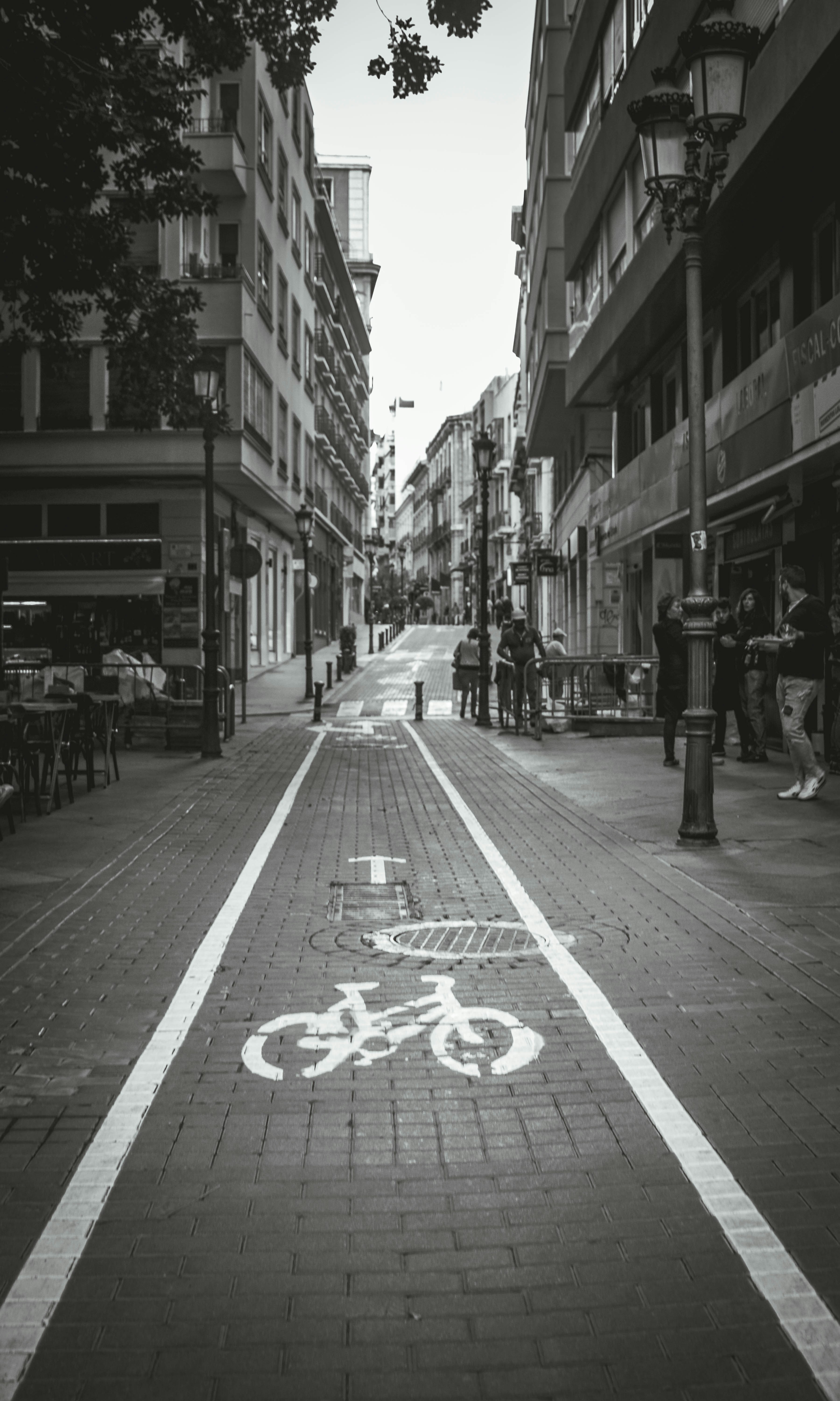 empty street photo – Free Black-and-white Image on Unsplash